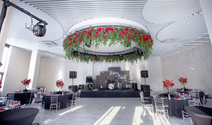 Opinia ekspertów Kraft w "Architektura i biznes": Sufity, okładziny sufitowe – trendy 2024